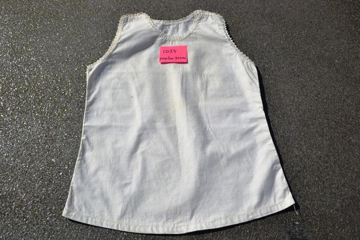 Mooi oud katoenen poppen jurkje uit de jaren 1950 NR 1034, Verzamelen, Poppen, Zo goed als nieuw, Kleertjes, Ophalen of Verzenden