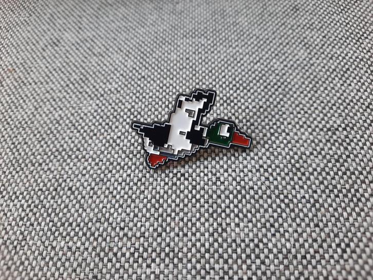 1 leuke pin van de eend uit Duckhunt te koop, Verzamelen, Speldjes, Pins en Buttons, Nieuw, Speldje of Pin, Overige onderwerpen