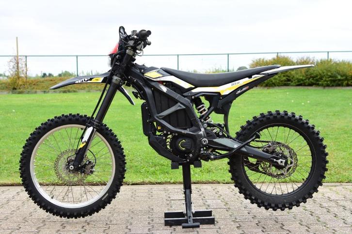 Surron Ultra Bee 2024 – Topstaat + upgrades, Fietsen en Brommers, Brommers | Crossbrommers, Gebruikt, Overige merken, Ophalen