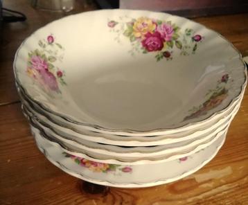 Rose Garden Myott staffordshire schaaltjes en bordje beschikbaar voor biedingen
