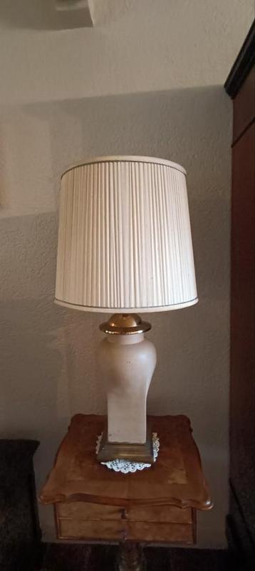 Mooie antieke lamp beschikbaar voor biedingen