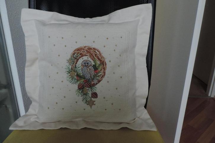 Nieuw kussen met kerstuil, geborduurd, Diversen, Kerst, Nieuw, Ophalen of Verzenden