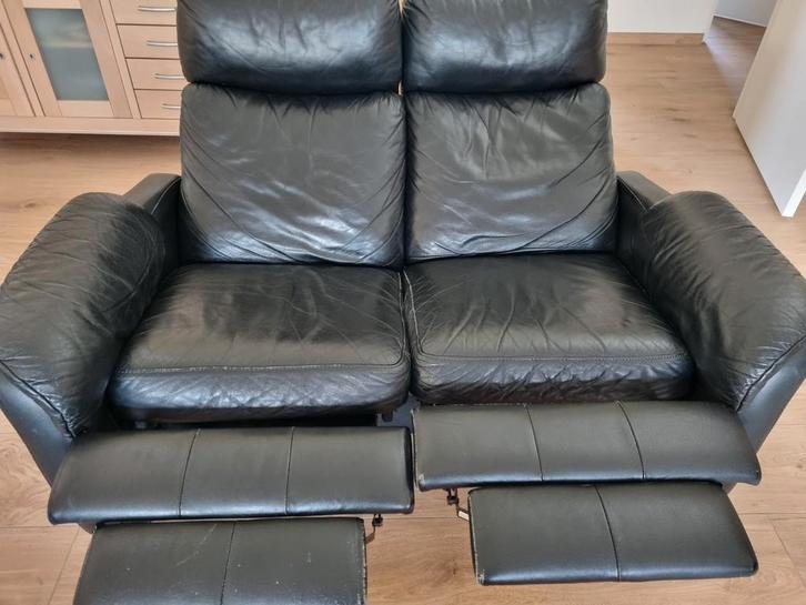 2 Zwarte leren banken tweezitter en driezitter, Huis en Inrichting, Banken | Bankstellen, Zo goed als nieuw, Leer, Ophalen