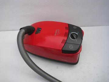 Zeer krachtige 2000 watt Miele Cat & Dog stofzuiger tood  He beschikbaar voor biedingen
