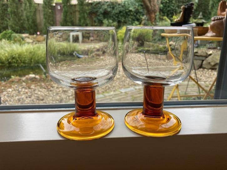 Luminac France | 2 amberkleurige wijn coupes | Mid Century, Huis en Inrichting, Keuken | Servies, Nieuw, Glas of Glazen, Overige stijlen