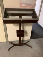 Vitrine, informatie display, metaal met glas en verlichting, Huis en Inrichting, Kasten | Vitrinekasten, Ophalen, Gebruikt