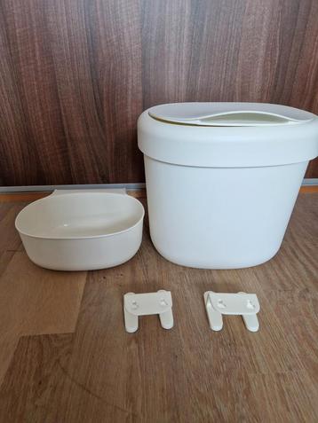 Prullenbak bakje en handdoek houder ikea  beschikbaar voor biedingen