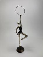 Beeldje, danseres met hoepel. ca. 1985, Antiek en Kunst, Ophalen of Verzenden