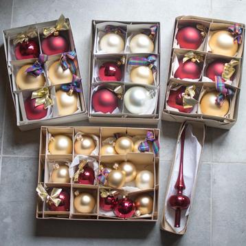 34 retro glazen kerstballen in rood en goud en een piek beschikbaar voor biedingen