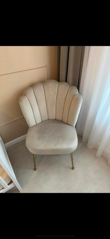 Taupe schelpstoel
