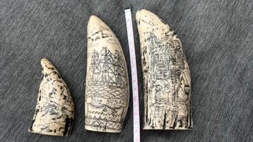 Scrimshaw walvistanden met gravures – maritiem replica beschikbaar voor biedingen