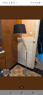 Stijlvolle zilverkleurige vloerlamp met zwarte kap, Ophalen of Verzenden, Zo goed als nieuw, Metaal, Modern