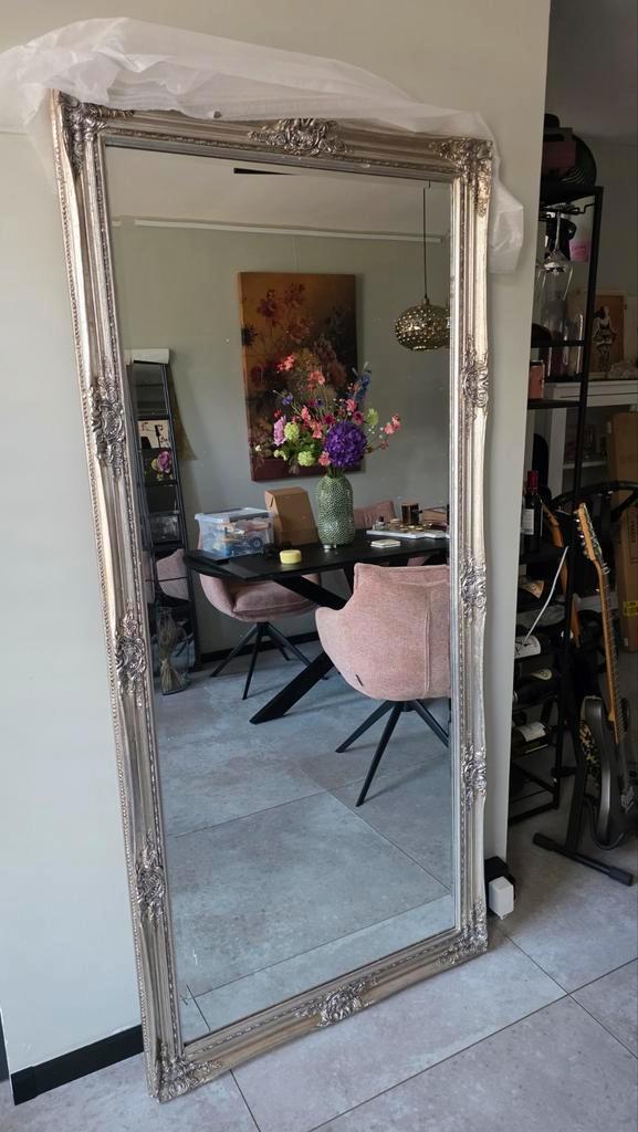 Mooie grote spiegel met zilveren lijst, Huis en Inrichting, Woonaccessoires | Spiegels, Zo goed als nieuw, 75 tot 100 cm, 150 tot 200 cm