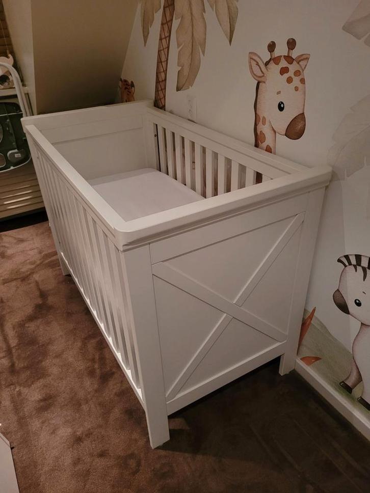 Kidsmill Savigno Ledikant 60x120 cm + Matras, Kinderen en Baby's, Babywiegjes en Ledikanten, Zo goed als nieuw, Ledikant, Ophalen