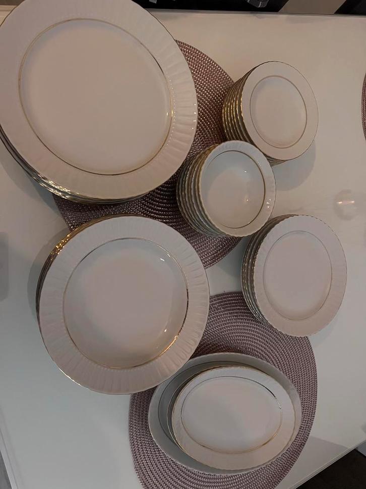 47 delig 8 persoons serviesset porselein- Zo goed als nieuw, Huis en Inrichting, Keuken | Servies, Zo goed als nieuw, Bord(en)