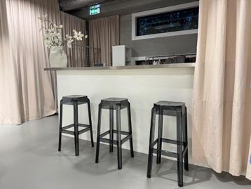 Barkruk | 3 grijze kunststof barkrukken | Kartell replica beschikbaar voor biedingen