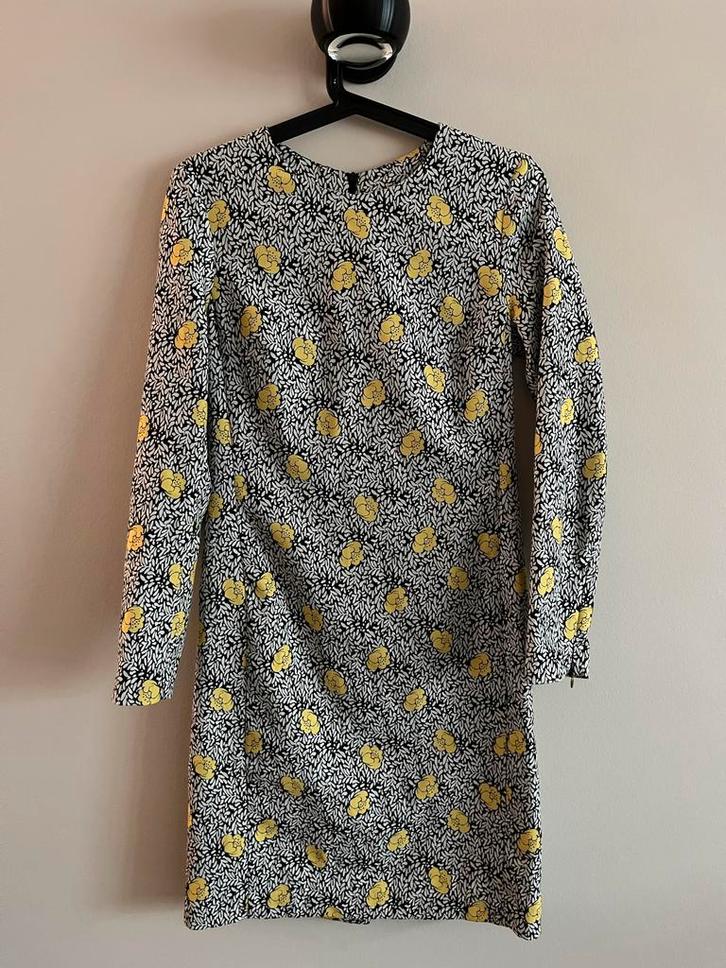 Vanilia jurkje mt 36 zwart wit bloemen, Kleding | Dames, Jurken, Zo goed als nieuw, Maat 36 (S), Zwart, Ophalen of Verzenden