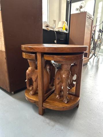 Antieke bijzettafel, nesting table, olifanten, zonder ivoor! beschikbaar voor biedingen
