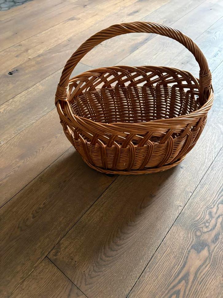 Rieten boodschappenmand / plukmand - Nieuwstaat, Huis en Inrichting, Woonaccessoires | Overige, Zo goed als nieuw, Ophalen of Verzenden