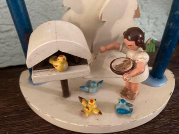 🌿Pop,Kerst “ERTZGEBERGTE HOUTEN KERST TAFEREEL”🌿40/50 jr beschikbaar voor biedingen