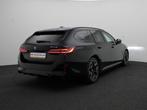 BMW i5 Touring eDrive40 M Sportpakket Pro | Panoramadak | St, Auto's, BMW, Automaat, Stoelverwarming, Zwart, Met garantie (alle)