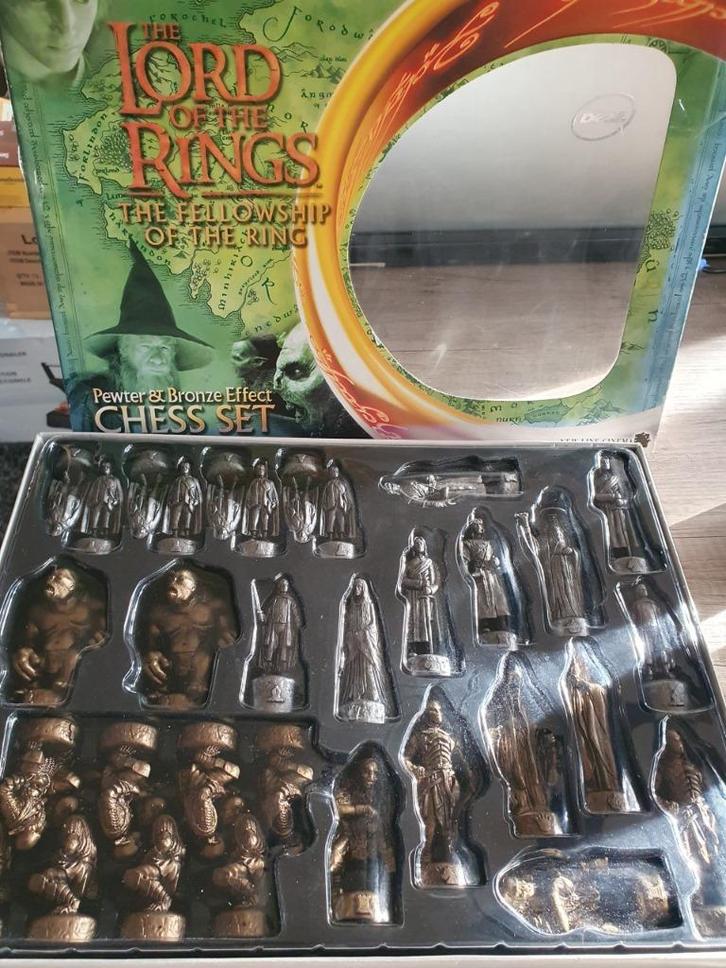 Prachtig compleet vintage Schaakspel LORD OF THE RINGS...., Hobby en Vrije tijd, Gezelschapsspellen | Bordspellen, Nieuw, Een of twee spelers