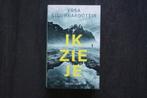 IK ZIE JE... Yrsa Sigurðardóttir..... (2023/2024), Ophalen of Verzenden, Zo goed als nieuw