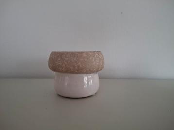 Bloempotje stoer beschikbaar voor biedingen