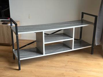 Tv tafel white beschikbaar voor biedingen