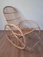 Prachtige vintage rotan schommelstoel relaxstoel, Ophalen