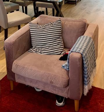 Zacht roze fluwelen stoel | Pink velvet armchair  beschikbaar voor biedingen
