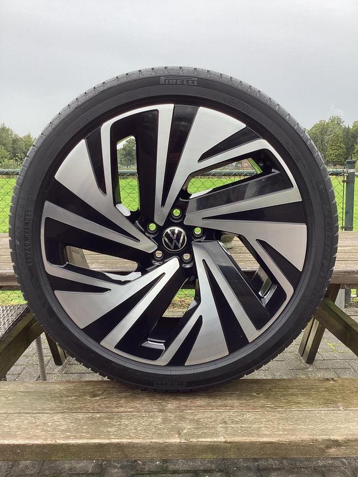 21” breedset Volkswagen(Narvik) Id4/5 pirelli🌞banden 8 mm, Auto-onderdelen, Banden en Velgen, Band(en), Zomerbanden, 21 inch