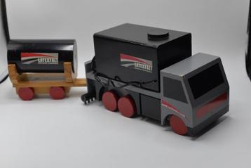 Houten Latexfalt truck met trailer set beschikbaar voor biedingen