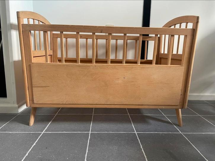 Houten ledikant met nieuw matrasje, Antiek en Kunst, Antiek | Meubels | Bedden, Ophalen