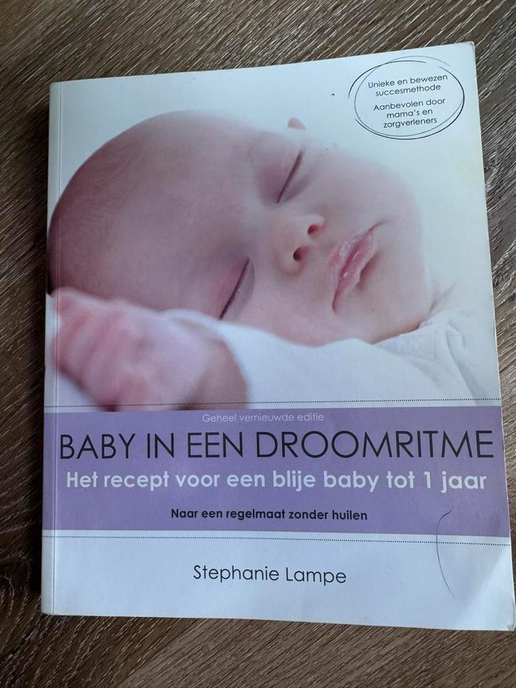 Baby in een Droomritme - Stephanie Lampe, Boeken, Zwangerschap en Opvoeding, Zo goed als nieuw, Opvoeding tot 6 jaar, Ophalen of Verzenden