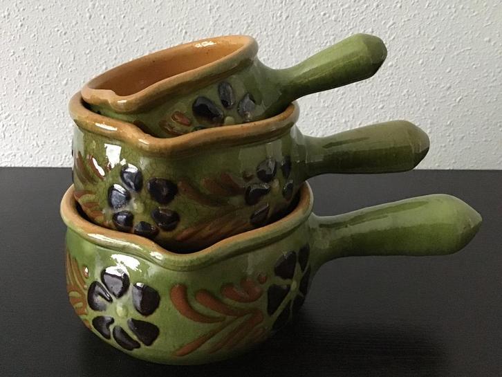 3 aardewerken ovenschaaltjes, handvat. Soufflenheim Elzas., Antiek en Kunst, Curiosa en Brocante, Ophalen of Verzenden