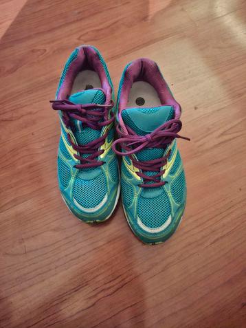 Sportschoenen Maat 40 beschikbaar voor biedingen