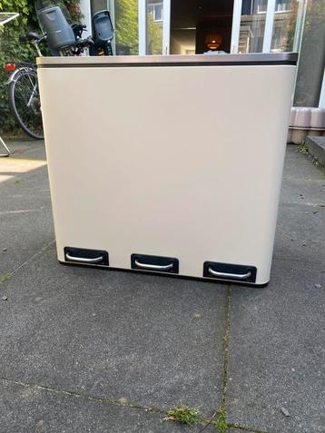 Drievaks prullenbak creme 3x18 liter - nieuw €138 beschikbaar voor biedingen