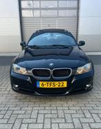 BMW 3-Serie 318i 143pk Aut. 2011 Zwart panorama, Auto's, Automaat, Zwart, 1435 kg, Zwart