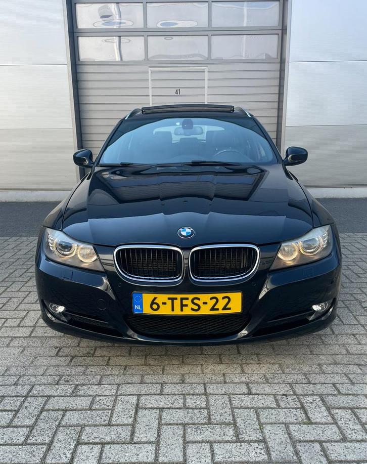 BMW 3-Serie High Executive 318i  Aut. 2011 Zwart panorama, Auto's, BMW, Particulier, 3-Serie, ABS, Airbags, Airconditioning, Bluetooth