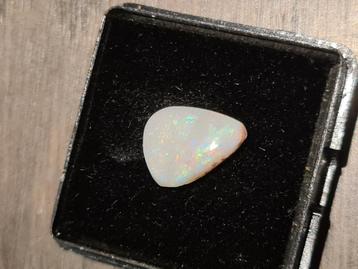 Australische Opaal 2,14 ct ca. 12x9 mm Natuursteen onderkant beschikbaar voor biedingen