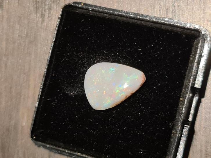 Australische Opaal 2,14 ct ca. 12x9 mm Natuursteen onderkant, Sieraden, Tassen en Uiterlijk, Edelstenen, Zo goed als nieuw, Ophalen of Verzenden