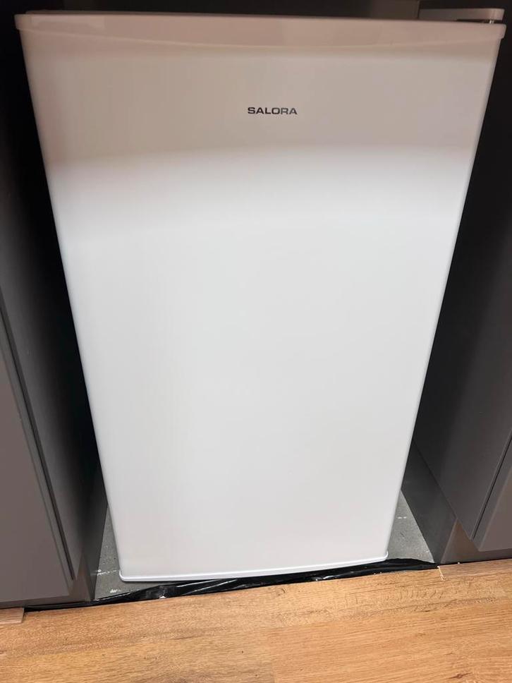 Salora Koelkast - Compact en Praktisch, Witgoed en Apparatuur, Koelkasten en IJskasten, Zo goed als nieuw, Zonder vriesvak, Minder dan 75 liter
