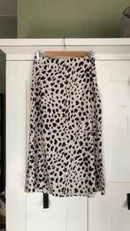 Leuke satijnen rok met print!, Kleding | Dames, Rokken, Overige kleuren, Ophalen of Verzenden, Zo goed als nieuw, Maat 36 (S)