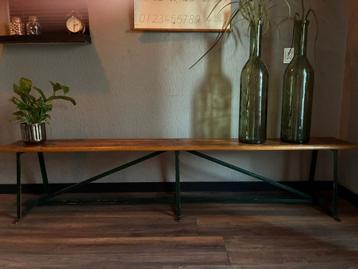 Prachtige vintage retro schoolbank gymbank sidetable massief beschikbaar voor biedingen