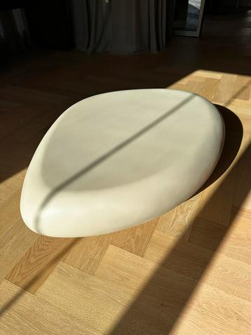 Pebbel salontafel beschikbaar voor biedingen
