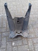 Yamaha aerox treeplank met accu klepje, Motoren, Ophalen