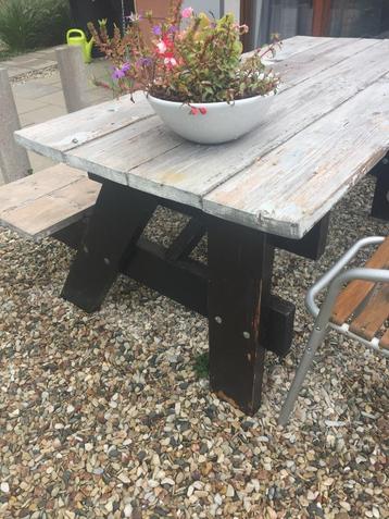 picknick tafel beschikbaar voor biedingen