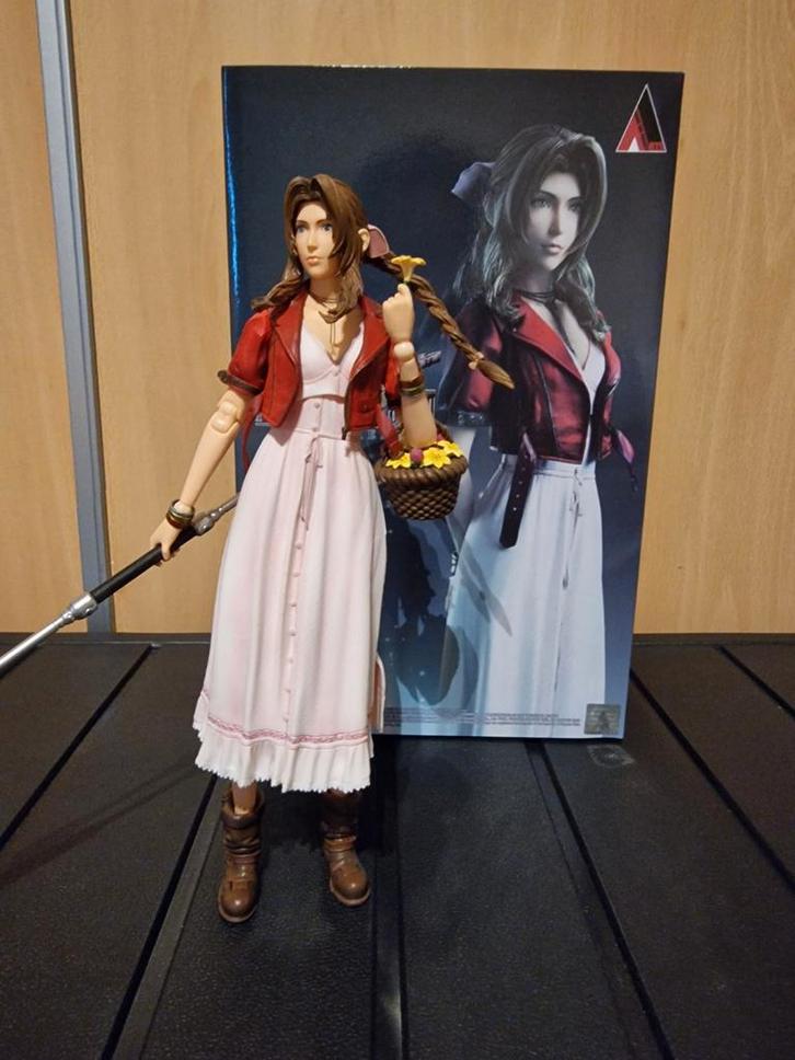 Play Arts Kai Aerith Gainsborough - Final Fantasy VII Remake, Verzamelen, Poppetjes en Figuurtjes, Zo goed als nieuw, Ophalen of Verzenden