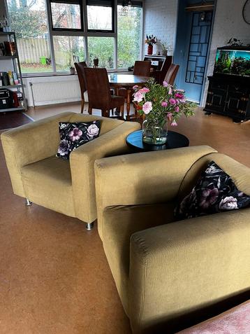 2 Ribstof Stoelen - Comfortabel beschikbaar voor biedingen